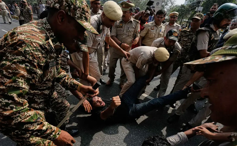 രാജ്യതലസ്ഥാനം പൊലീസ് വലയത്തിൽ; കസ്റ്റഡിയിലെടുത്തവരെ പലഭാഗങ്ങളിലേക്ക് മാറ്റി
