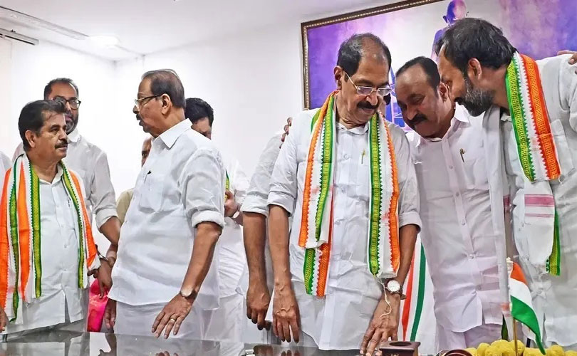 ഗ്രൂപ്പുകളുടെ പെരുമഴയിൽ കോൺഗ്രസ്: എയും ഐയും ചരിത്രം; പുതിയ സമവാക്യങ്ങൾ ഇങ്ങനെ!