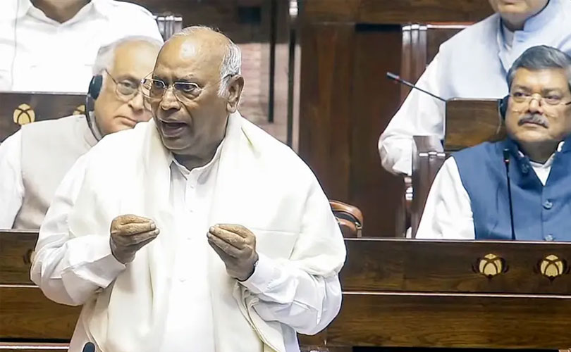 കോൺഗ്രസ് അധ്യക്ഷൻ പ്രസംഗിച്ച വേദിയിൽ ‘ശുദ്ധികലശം’ നടത്തി; രാജ്യത്ത് ദളിതർക്ക് ഇടമില്ലെന്ന് ഖാർഗെ
