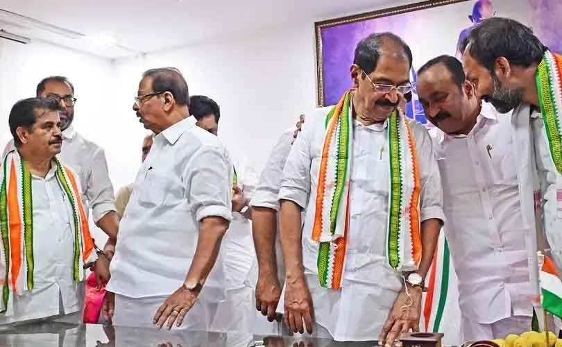 എഐസിസിക്ക് വേണ്ടാത്ത കേരള പ്രദേശ് കോൺഗ്രസ്