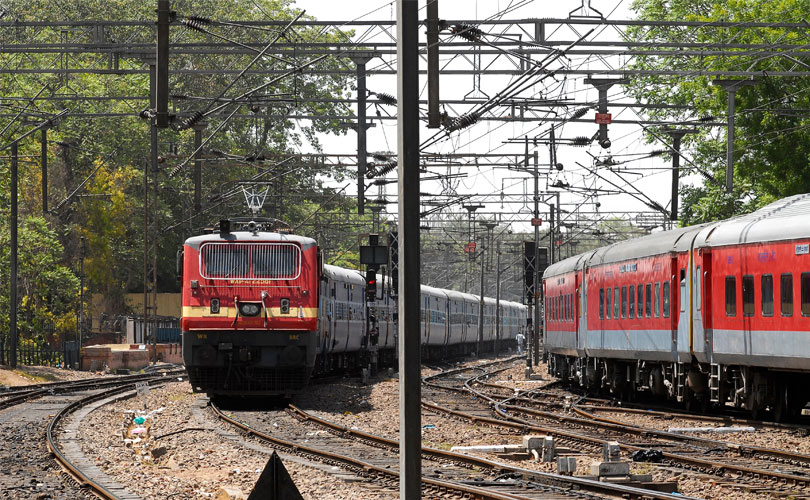 ഇന്ത്യൻ റയിൽവെ സ്വകാര്യവത്കരണത്തിലേക്കോ? ഈ വർഷം വെട്ടിക്കുറയ്ക്കുന്നത് 29,906 തസ്തികകൾ