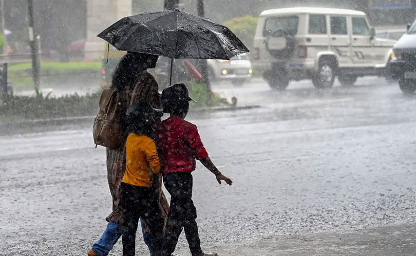 സംസ്ഥാനത്ത് അതിശക്ത മഴ; അഞ്ച് ജില്ലകളിലെ വിദ്യാഭ്യാസ സ്ഥാപനങ്ങൾക്ക് ഇന്ന് അവധി; രണ്ട് താലൂക്കുകളിലും ക്ലാസില്ല