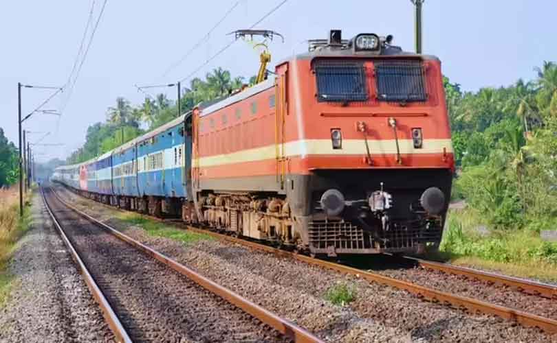 ആറ് ട്രെയിനുകൾ റദ്ദാക്കി, നിരവധി ട്രെയിനുകൾ വൈകും; സംസ്ഥാനത്ത് റയിൽ ഗതാഗതം താളംതെറ്റി